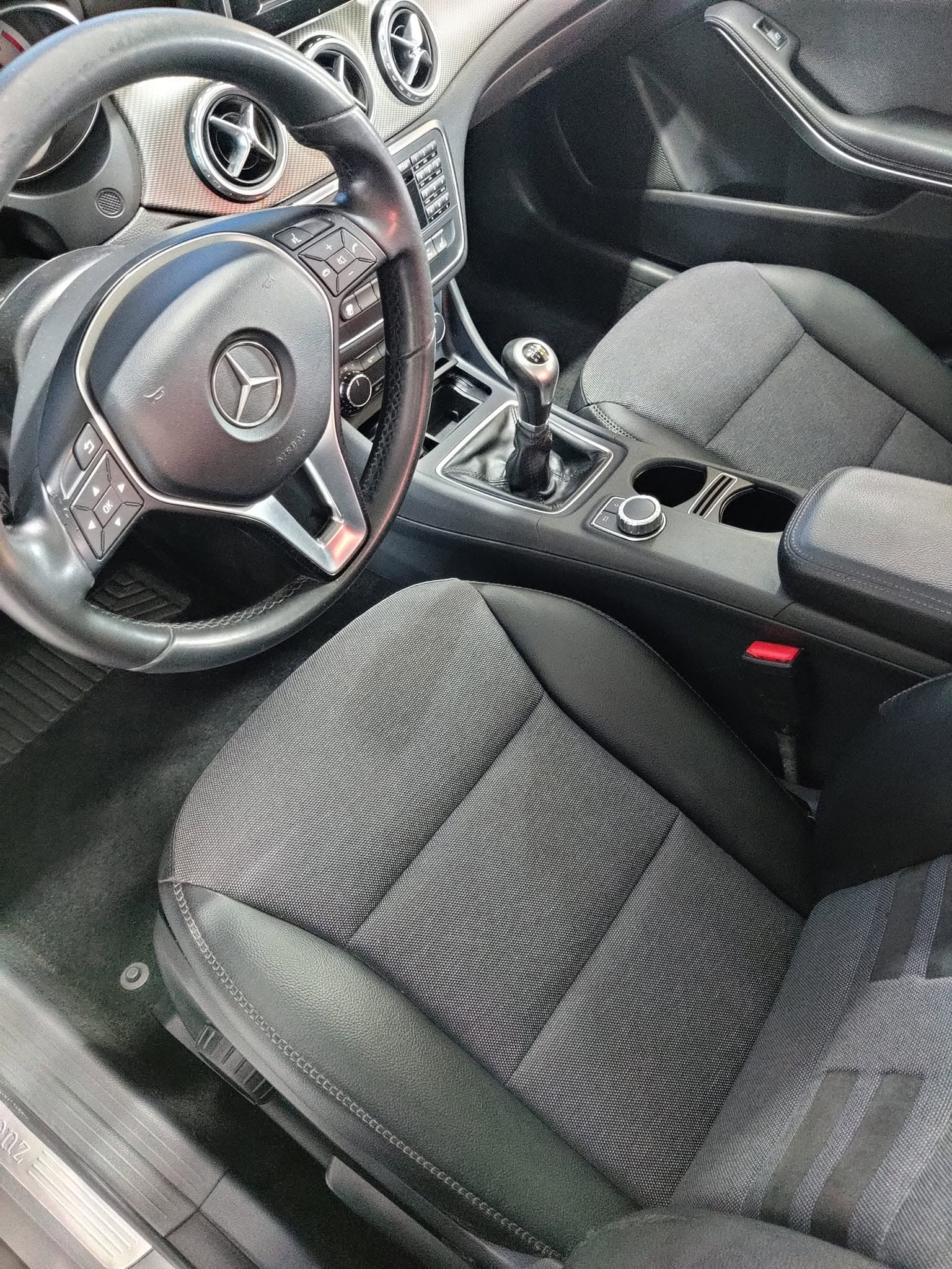 Mercedes-Benz GLA, interijer poslije dubinskog čišćenja, fotografija 2