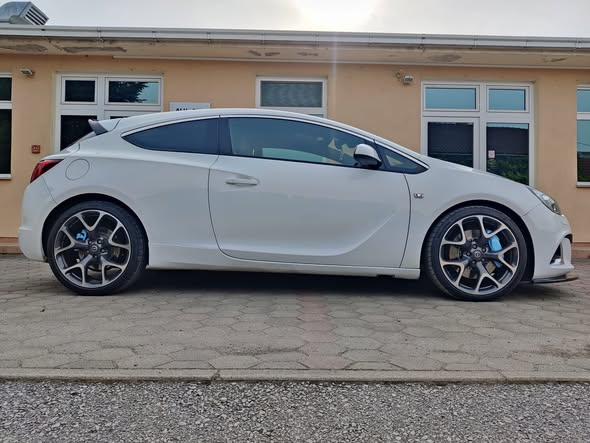 Opel Astra OPC, bočni profil nakon korekcije laka